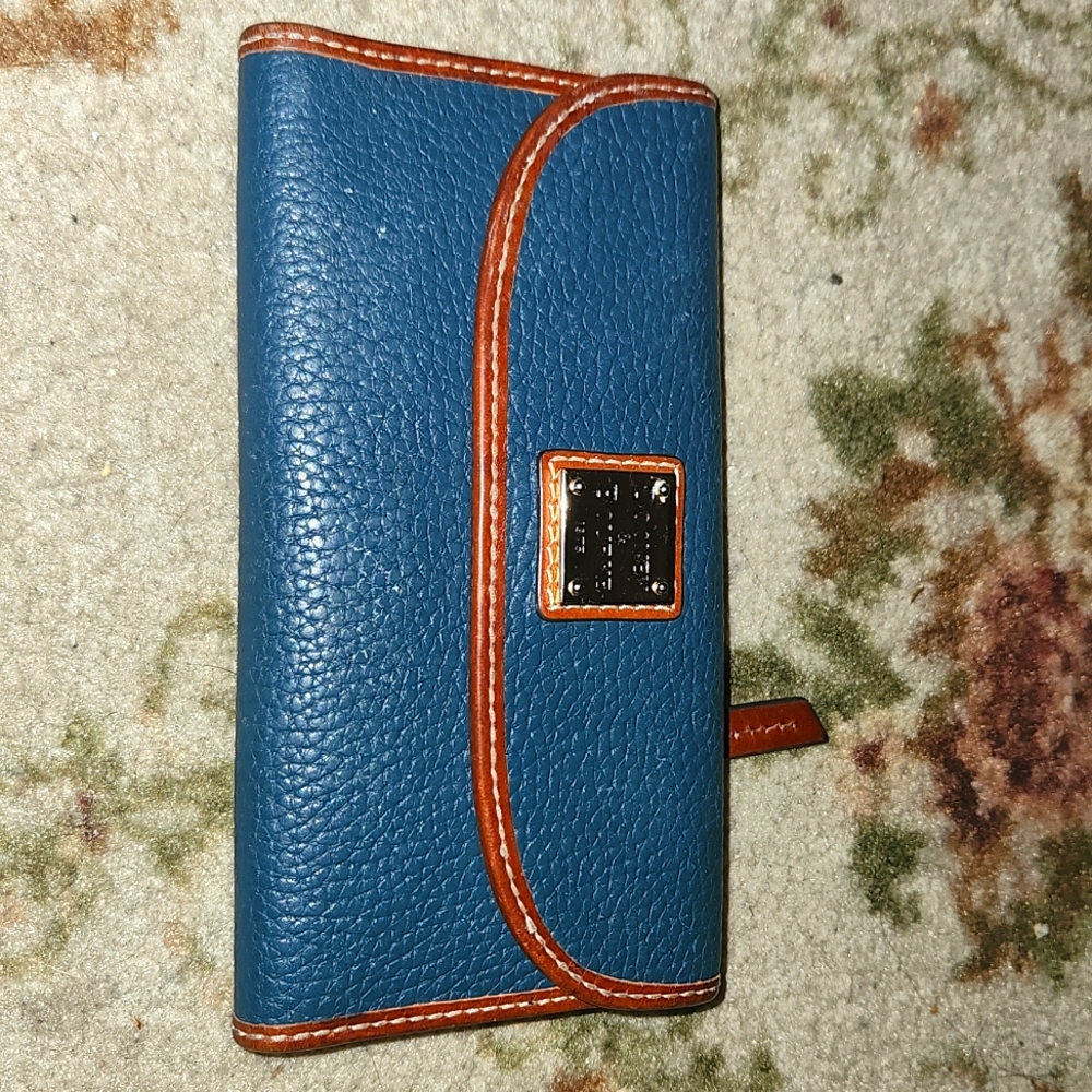 Dooney and Bourke wallet